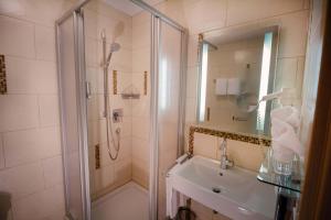 Landhotel & Weingasthof Schwarzer Adler,Giebelstadt>>Castell,3 star