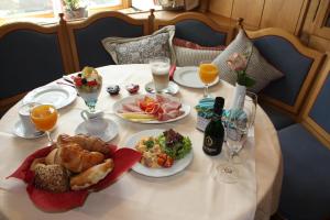 Himmel Landshut Hotel-Restaurant-Cafe,Near St. Martin's Church,3 star