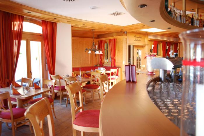 hotel and restaurant post