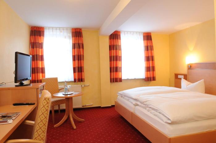 hotel and restaurant post