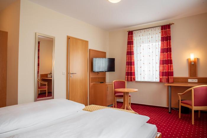 hotel and restaurant post