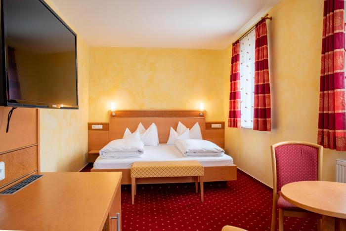 hotel and restaurant post