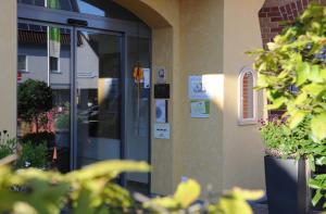 hotel and restaurant post