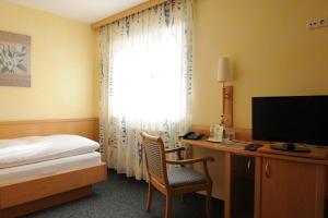 hotel and restaurant post