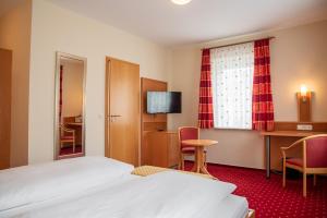 hotel and restaurant post