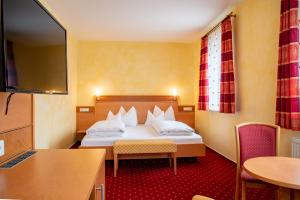 hotel and restaurant post