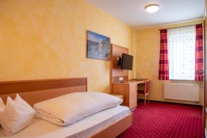hotel and restaurant post