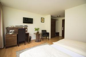 Landhotel Wolfschlugen,,3 star