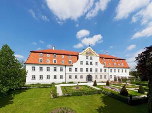 Hotel Schloss Lautrach,Lautrach>>Kirchheim,4 star