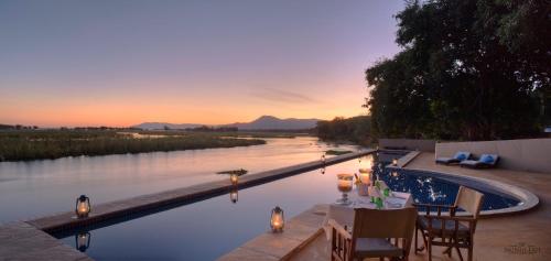 Sausage Tree Camp,Lower Zambezi National Park>>Jeki,4 star