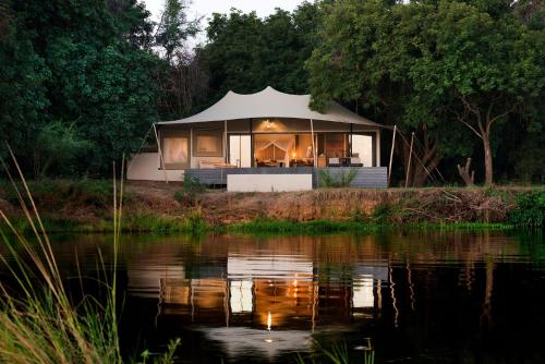 Sausage Tree Camp,Lower Zambezi National Park>>Jeki,4 star