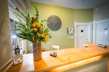 Cloudside Hotel,Fort Nelson>>Castlegar,3 star