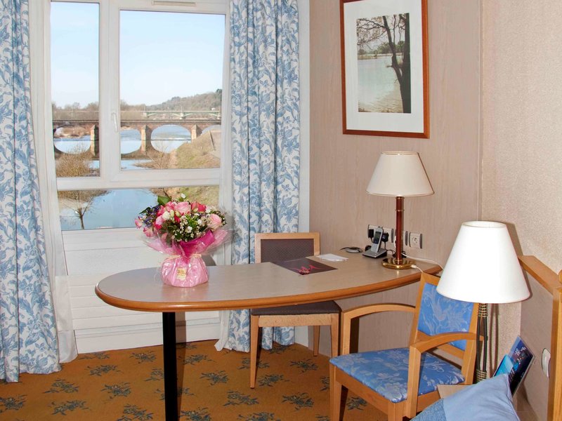mercure nevers pont de loire