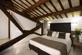 Hotel Trevi,Near Trevi Fountain,4 star