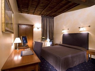 hotel trevi