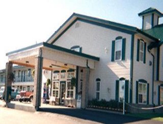Super 8 By Wyndham 100 Mile House,108 Mile Ranch>>100 Mile House,3 star