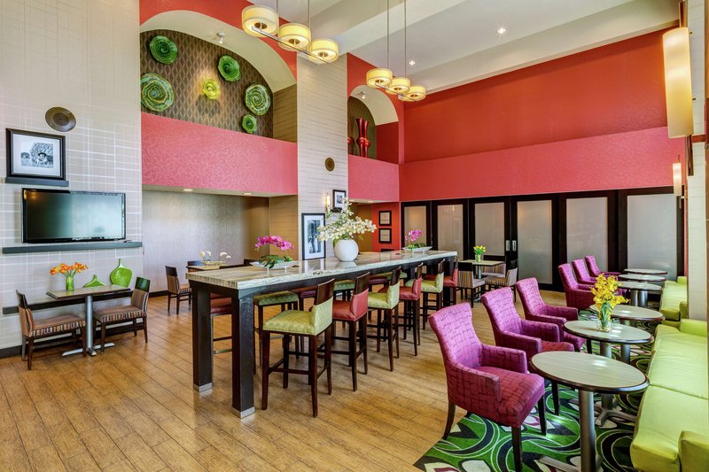 hampton inn and suites palm desert