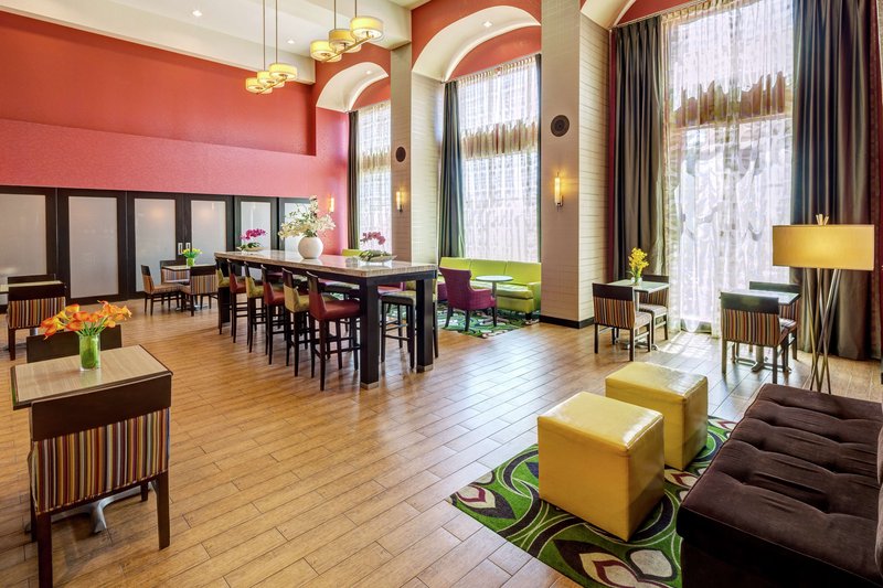 hampton inn and suites palm desert