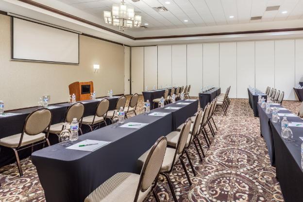 holiday inn gurnee convention center