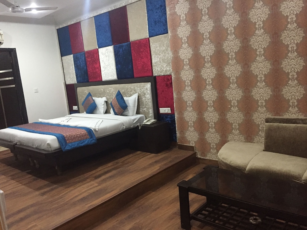 Hotel Apra International,Karol Bagh>>Central Delhi,3 star