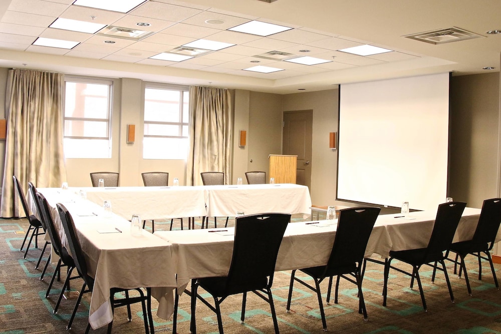 residence inn newport news airport