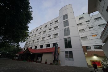 hotel palmyra grand inn