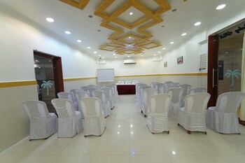 hotel palmyra grand inn