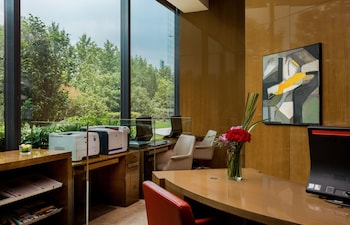 intercontinental shanghai expo by ihg