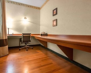 Quality Inn & Suites Dixon Near I-88,,2 star