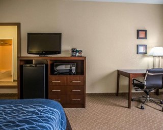 Quality Inn & Suites Dixon Near I-88,,2 star