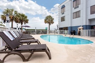 comfort suites southport oak island