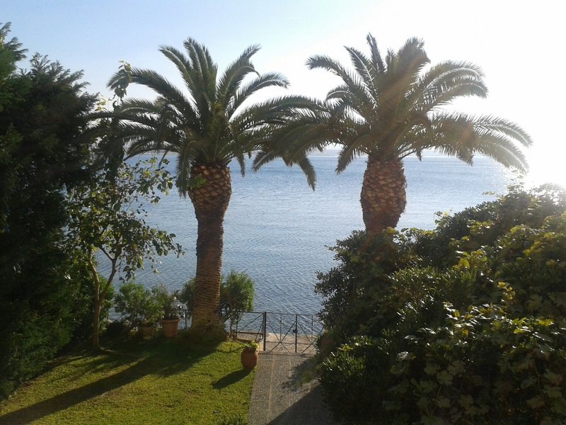 loutraki agioi theodoroi