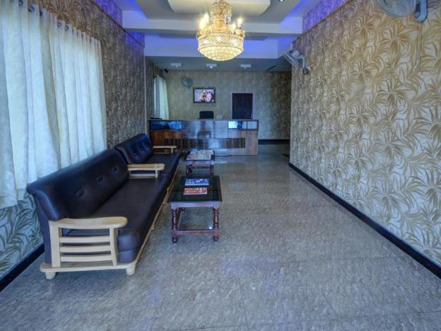 hotel mayura international