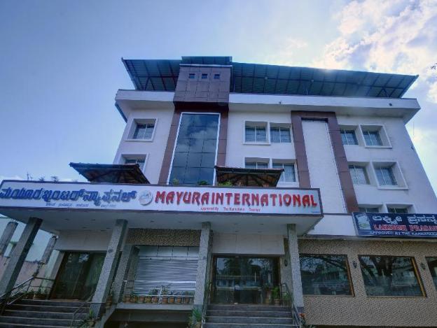 hotel mayura international