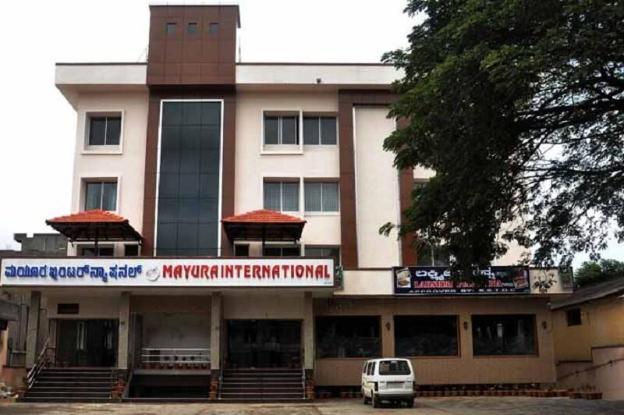 hotel mayura international