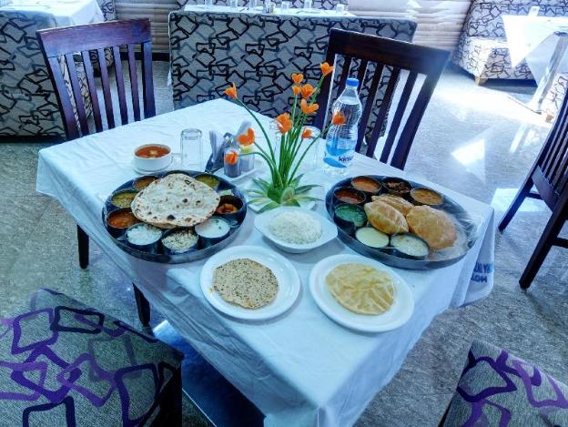 hotel mayura international