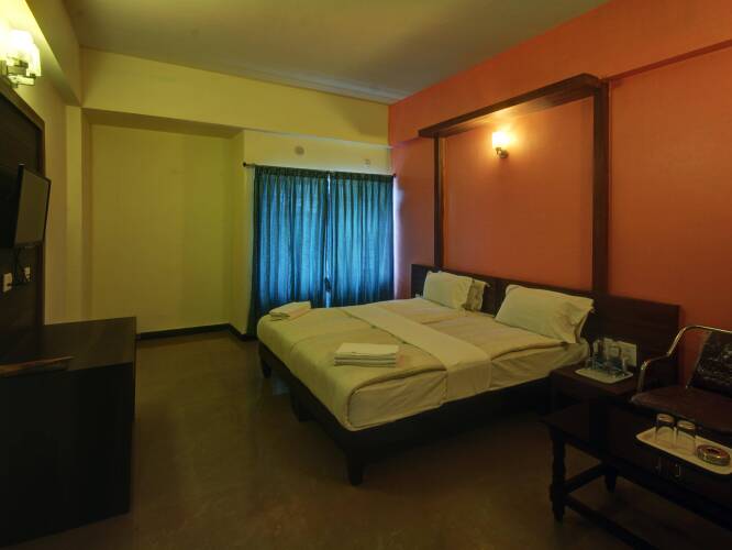 hotel mayura international