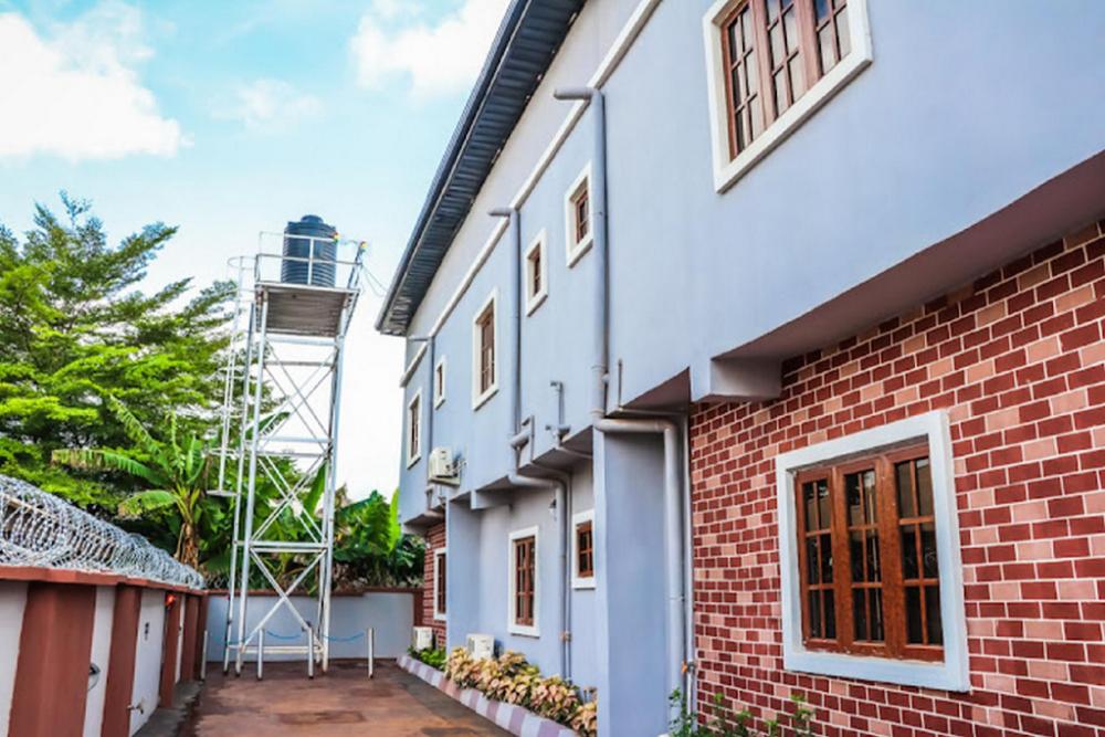 mt deluxe hotel asaba