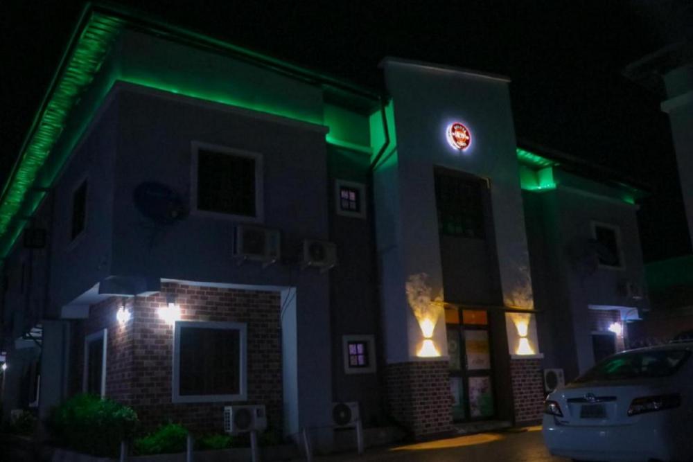 mt deluxe hotel asaba