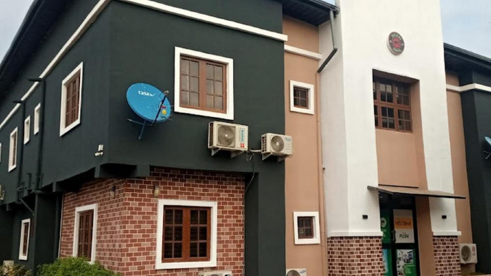 mt deluxe hotel asaba