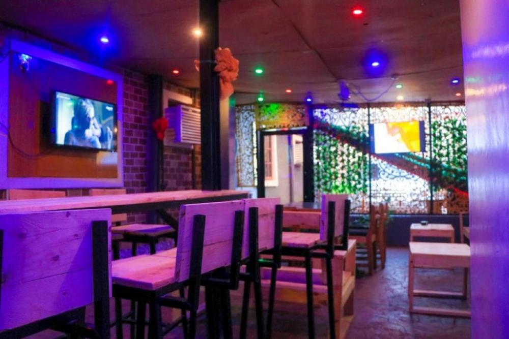 mt deluxe hotel asaba