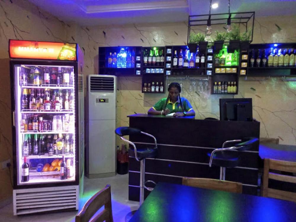 mt deluxe hotel asaba