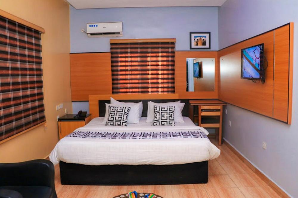 mt deluxe hotel asaba