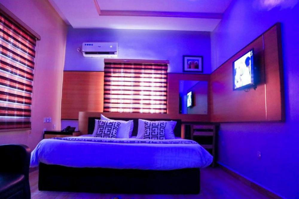 mt deluxe hotel asaba