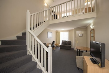 harbour sails motor inn