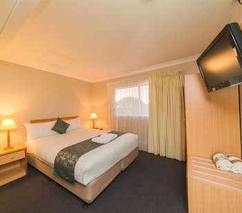 harbour sails motor inn