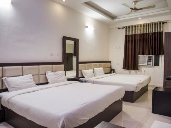 Hotel Golden Sky,Charbagh>>Lucknow,2 star