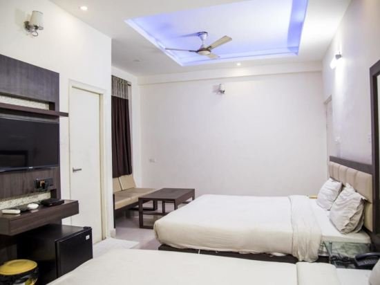 Hotel Golden Sky,Charbagh>>Lucknow,2 star