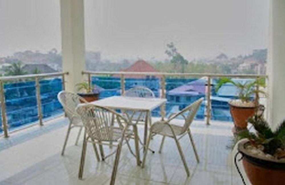 eleventh house hotel and suites