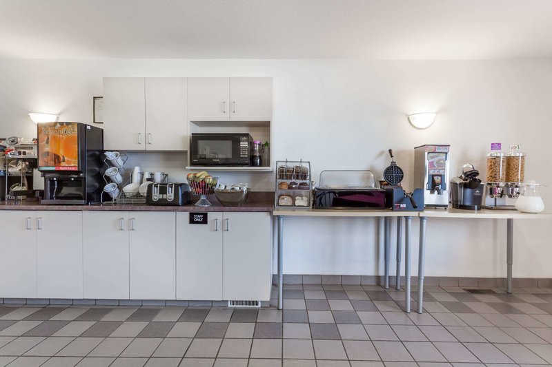 super 8 by wyndham taber ab